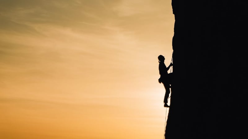 How the right FSM software tool helps with field service management challenges