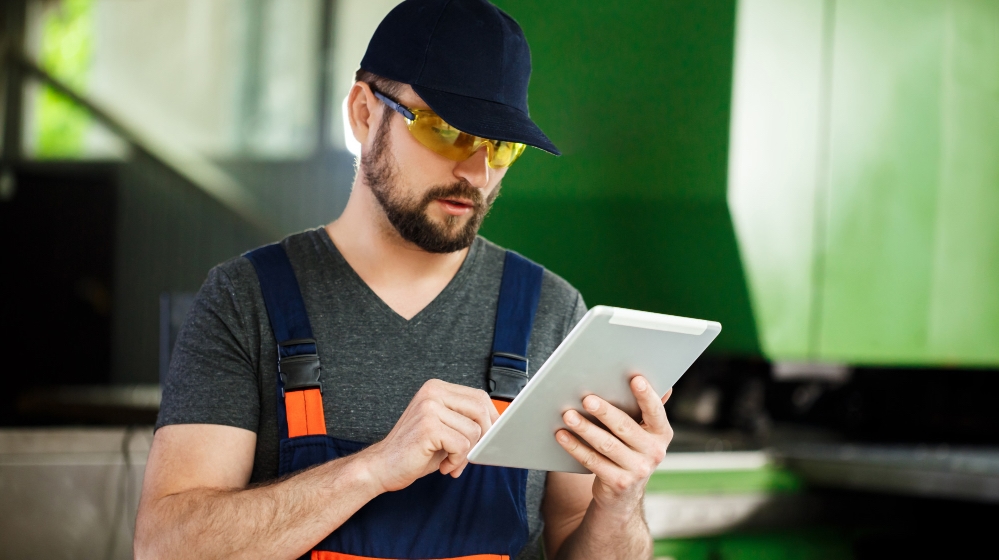 10 Benefits of a Mobile FSM App in 2026